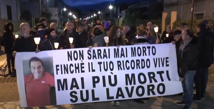Pllaka e betonit u shkëput nga vinçi dhe i mori jetën 55-vjeçarit shqiptar, protesta në Itali: Të bëhet drejtësi për babanë e dy fëmijëve