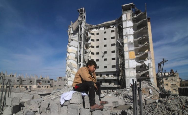 Mbi 31.000 palestinezë të vrarë/ Bisedimet për armëpushim në Gazë pritet të rifillojnë, Katari zbulon datën