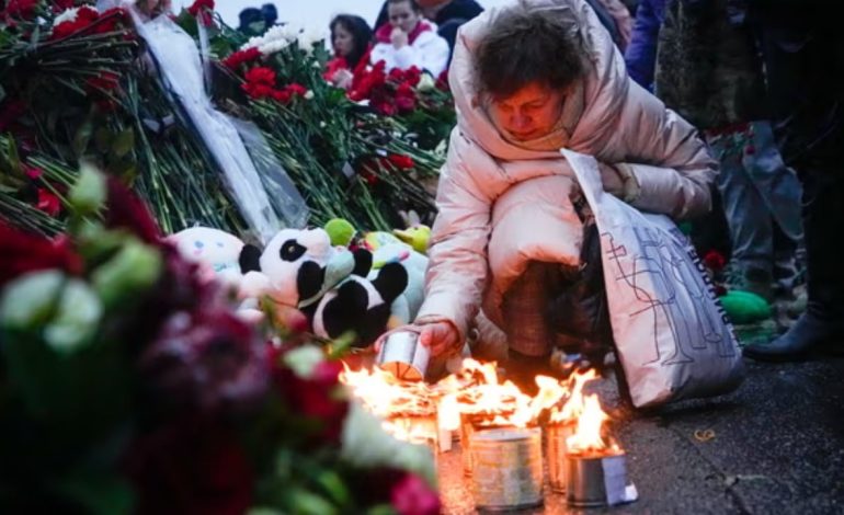 Analiza e The Guardian/ Sulmi në Moskë është një kujtesë e zymtë se aktet e terrorit në shkallë të gjerë nuk janë zhdukur