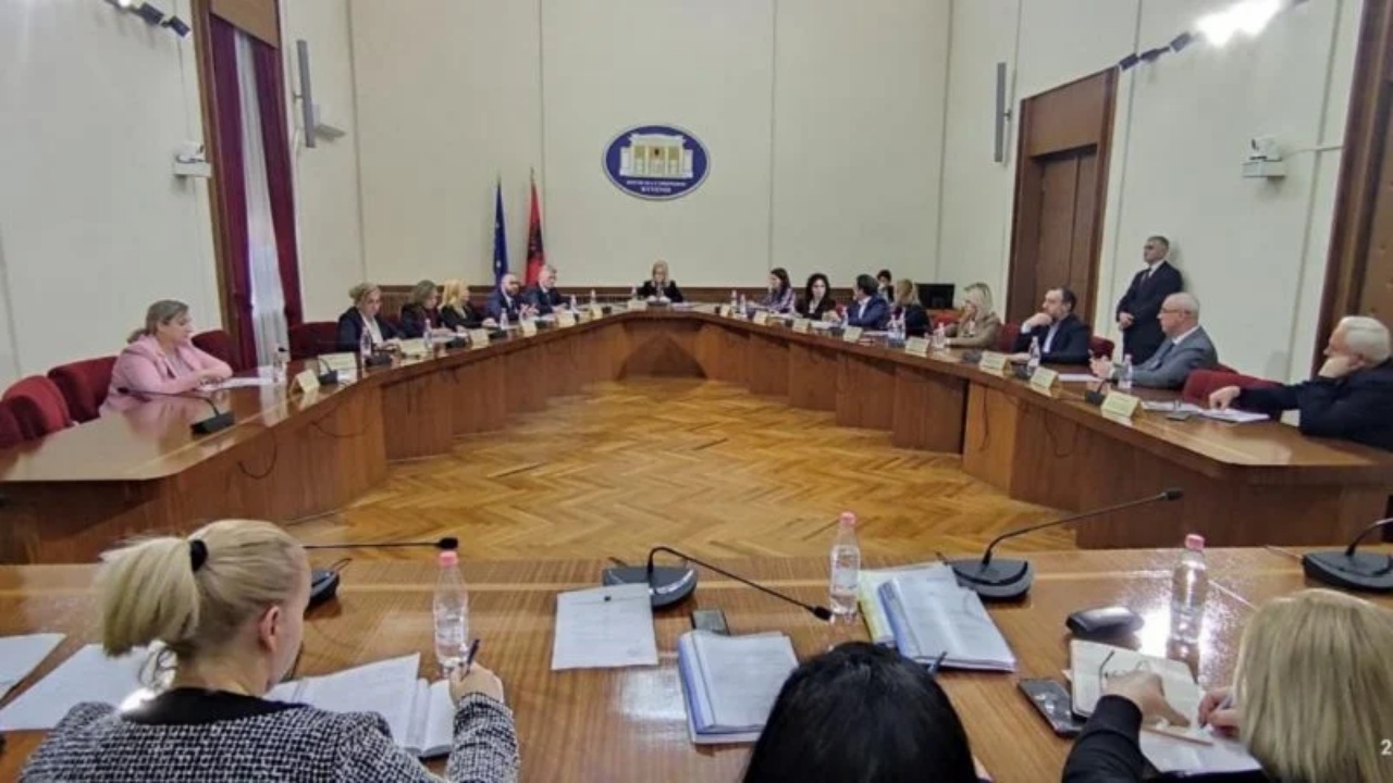 Ishte planifikuar të mbahej sot, shtyhet mbledhja e Konferencës së Kryetarëve, zbulohet arsyeja