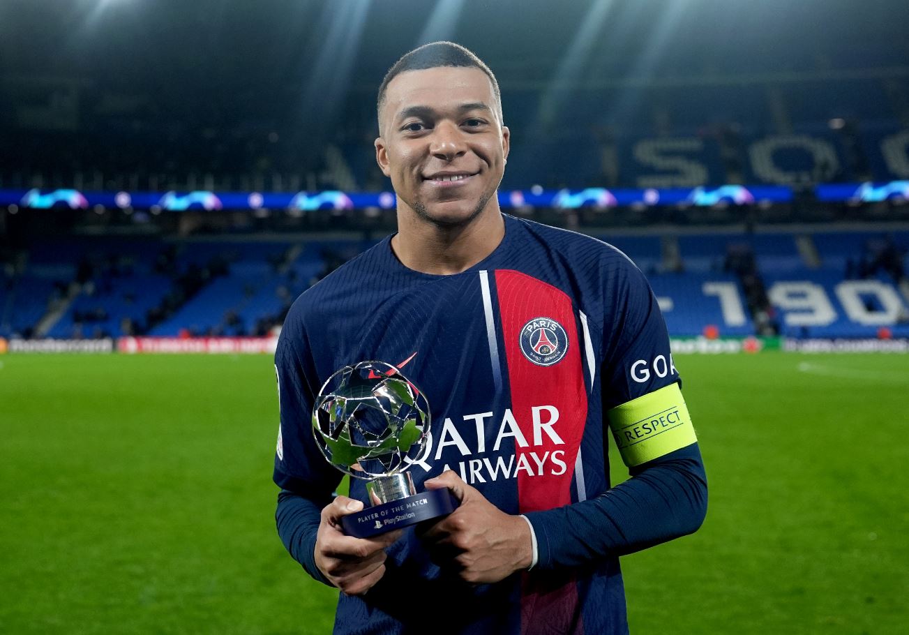 “I pazëvendësueshëm”, Franca i përulet Mbappe-s, “gjeli” i kualifikon në çerekfinale