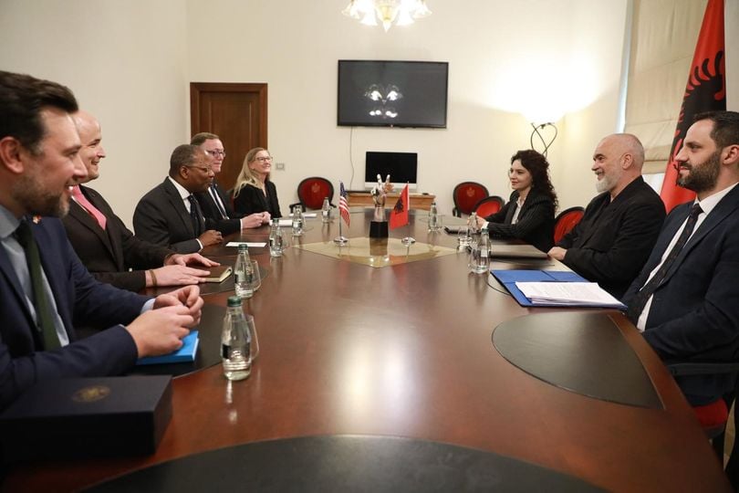 “Rëndësia e gjyqësorit të pavarur dhe reforma në drejtësi”/ Ambasada amerikane zbardh detaje nga takimi mes Ramës dhe ndihmës sekretarit Todd Robinson