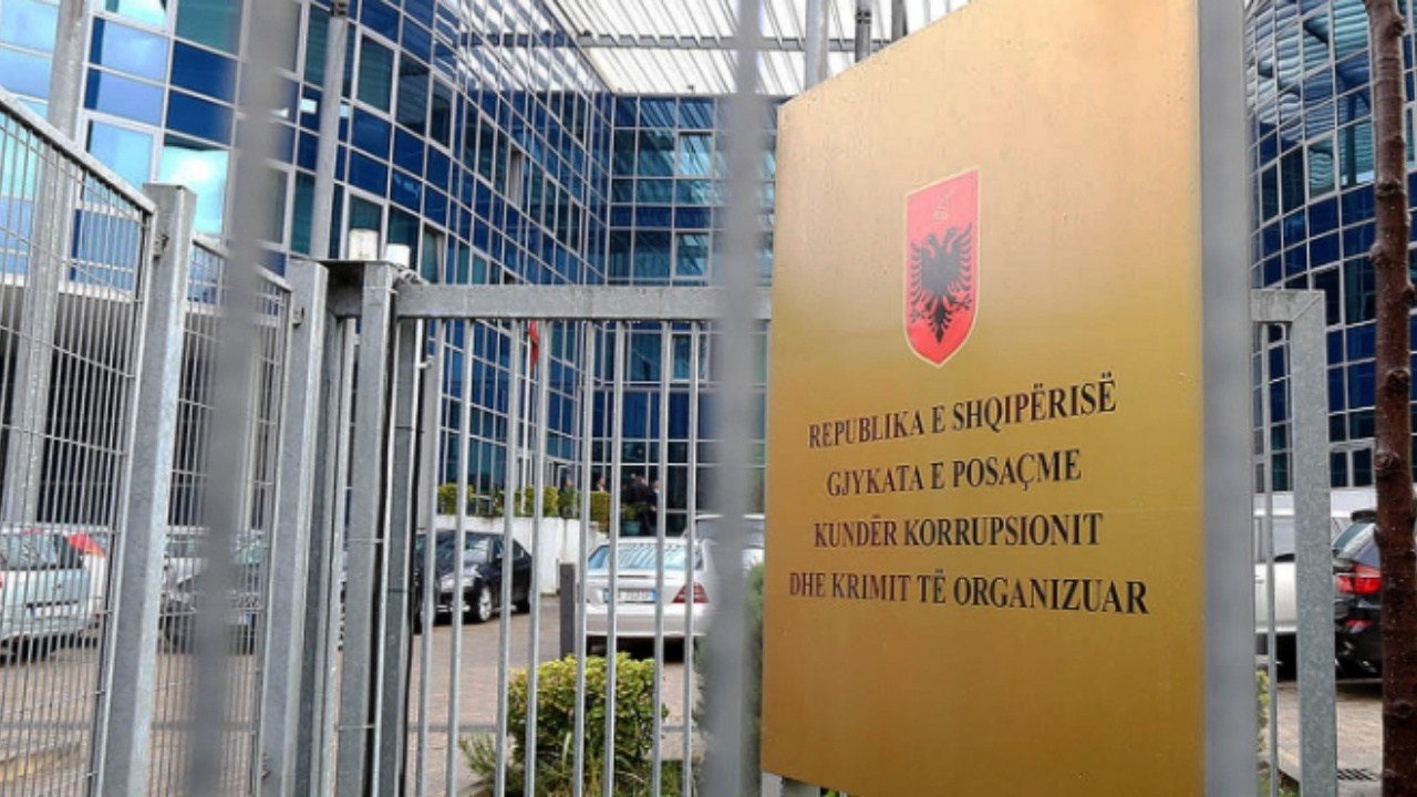 Seanca për Fredi Belerin, mbërrin në GJKKO avokati i tij