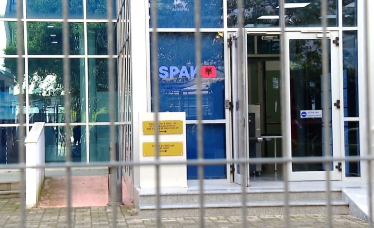 Hetimet në Kadastër/ GJKKO jep masat për katër punonjës, detaje nga aksioni i SPAK, kush ra në prangat e policisë (Emrat)