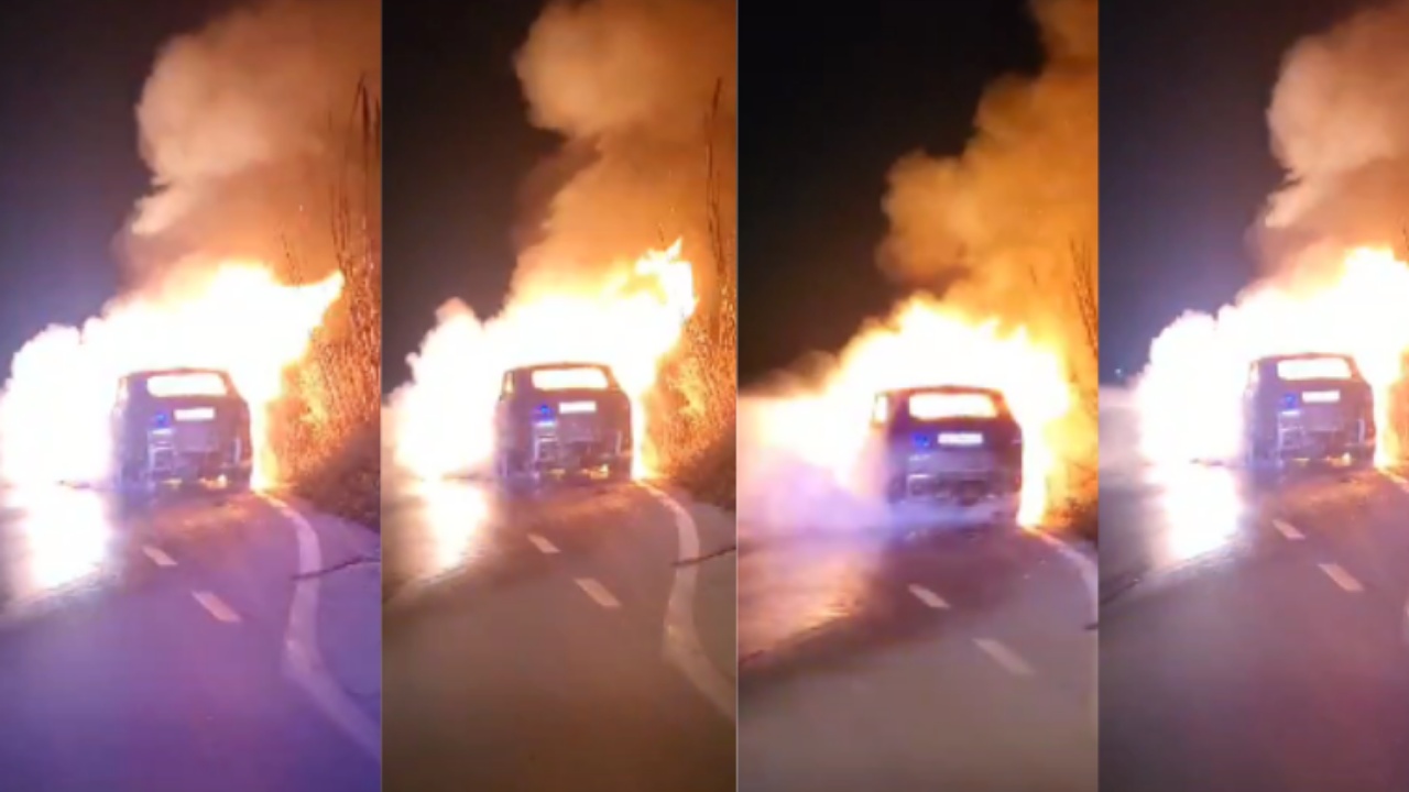 LAJMI I FUNDIT/ Përfshihet nga flakët një mjet në rrugën Fier-Seman 
 02/03/2024 19:12