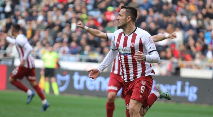 VIDEO/ Asist me shumë klas, Manaj bën sërisht protagonistin te Sivaspori