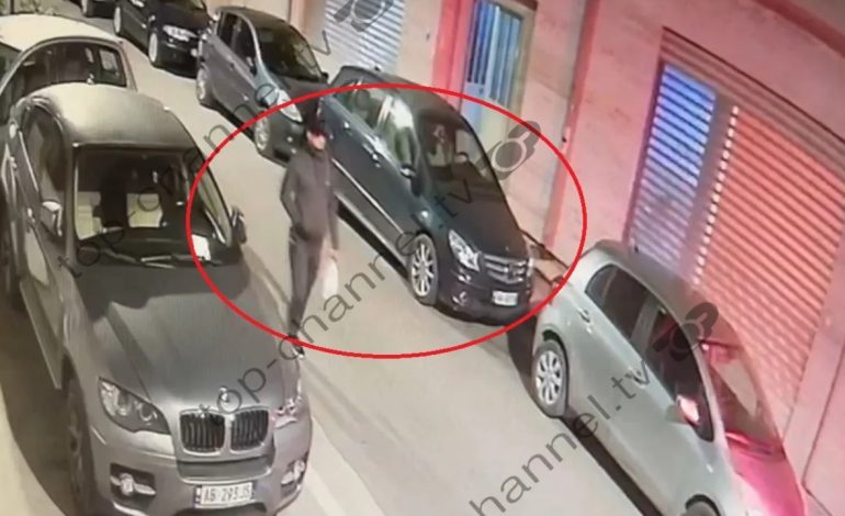 Me kapuç dhe kokë ulur, zbulohet identiteti i personit që vuri lëndën plasëse në shtëpinë e Ilir Koçiljas! Vrau fqinjin për një vend parking