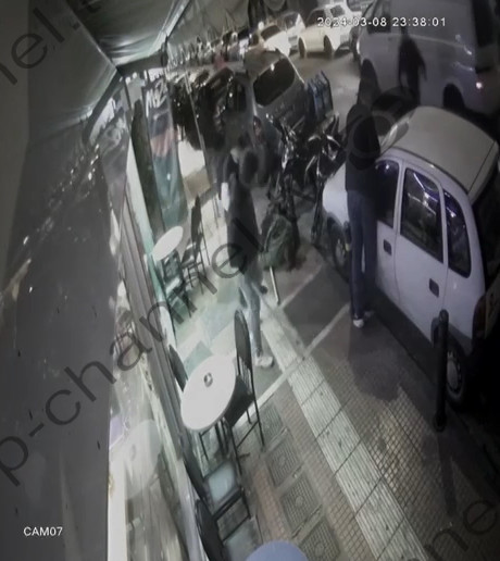 Video ekskluzive/ Vrasje në mes të Athinë, momenti kur iraniani qëllohet me plumb në kokë, TCH siguron pamjet e kamerave të sigurisë