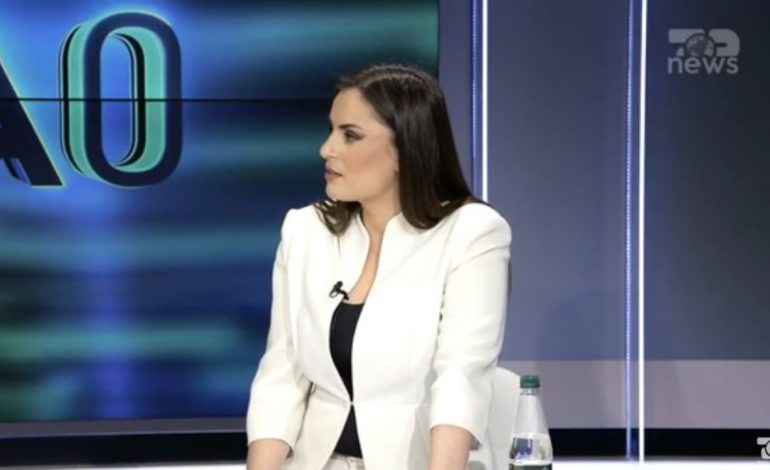 “U shokova kur pashë shenjat e dhunës në trup, mezi çohej në këmbë”, gazetarja: Ja çfarë filmuan kamerat e Pallatit Mbretëror, Princi Leka…