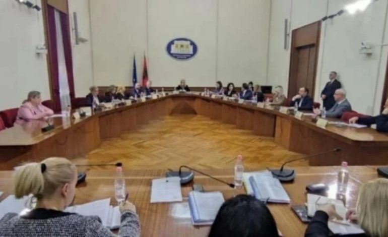 Ngritja e dy komisioneve pas marrëveshjes/ Zbardhen emrat e anëtarëve të PS dhe Rithemelimit (LISTA)