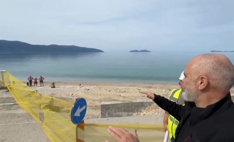 “O gjigand hajde provoje, se je djalë i ri”, qytetari fton Ramën të lahet në det, kryeministri: I kemi ndarë punët