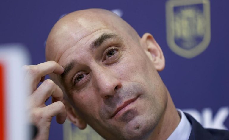 “Dribloi” arrestimin, Rubiales nga Republika Dominikane: Jam i befasuar. Kryqëzohet nga mediat: Turpi i futbollit