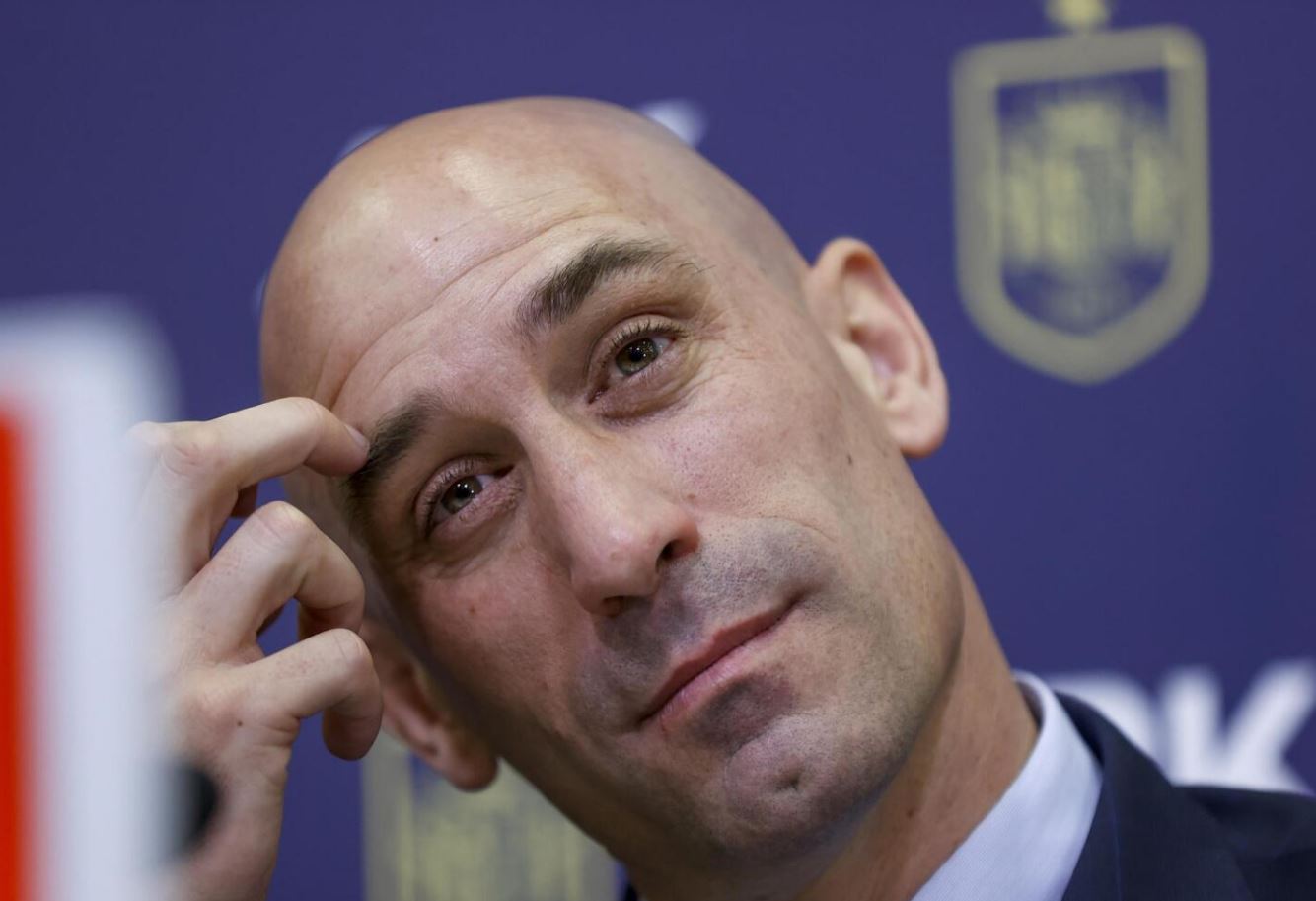 “Dribloi” arrestimin, Rubiales nga Republika Dominikane: Jam i befasuar. Kryqëzohet nga mediat: Turpi i futbollit