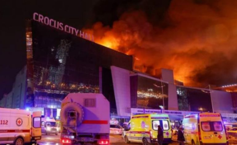 Masakra me 40 të vrarë dhe 100 të plagosur në Moskë, ISIS merr përgjegjësinë për sulmin terrorist