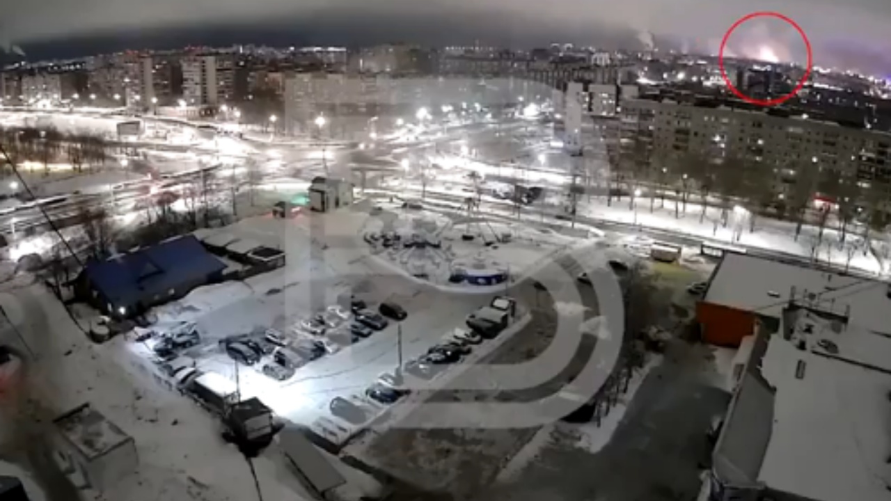Fabrika ruse sulmohet me dron, pamje nga momenti i shpërthimit