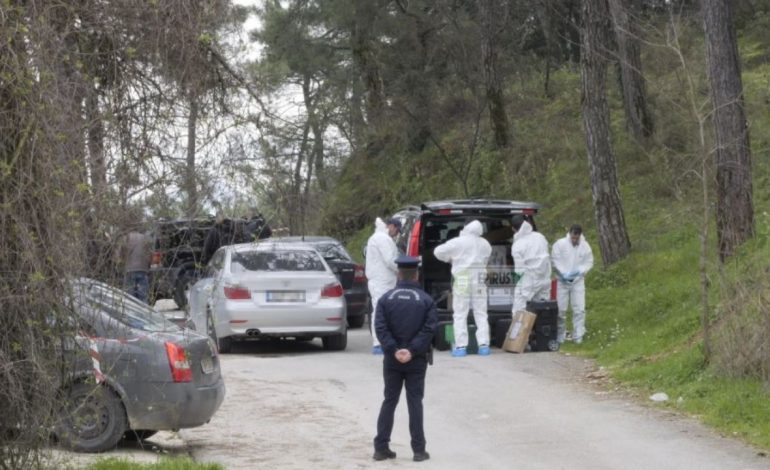 Me pranga në dorë dhe kokën e mbuluar me qese mbeturinash, zbulohet misteri i vrasjes së 50-vjeçarit! Gjendet një letër pranë trupit