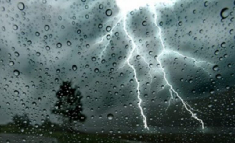 Shi, stuhi dhe rrufe! Si do jetë parashikimi i motit për sot dhe sa do shkojnë temperaturat