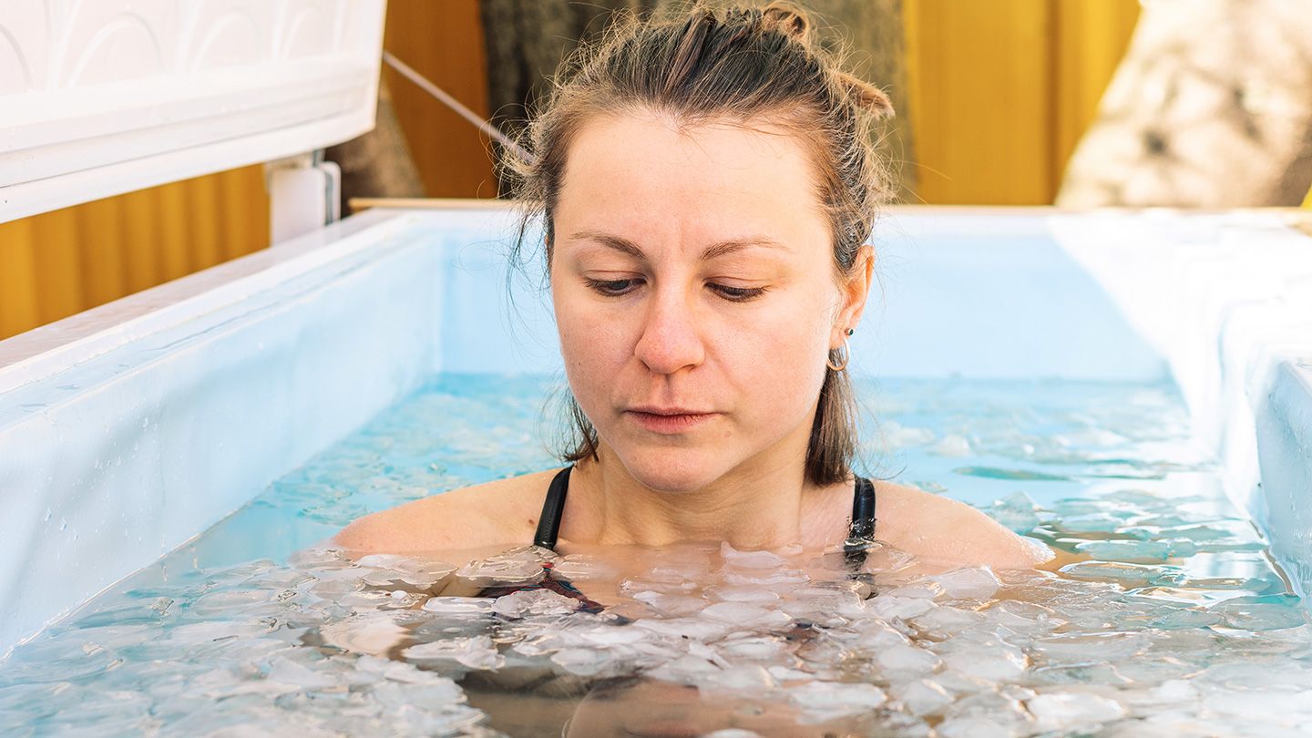 Çfarë është terapia me ujë të ftohtë? Një udhëzues i detajuar shkencor