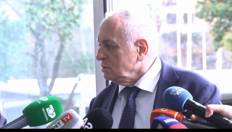 “Kemi liderin politik në arrest shtëpie, të bëjmë aksion poshtë ballkonit të tij”, Bledion Nallbati përplaset me Tritan Shehun në grupin e PD: Ik more, më çmende me këto muhabete