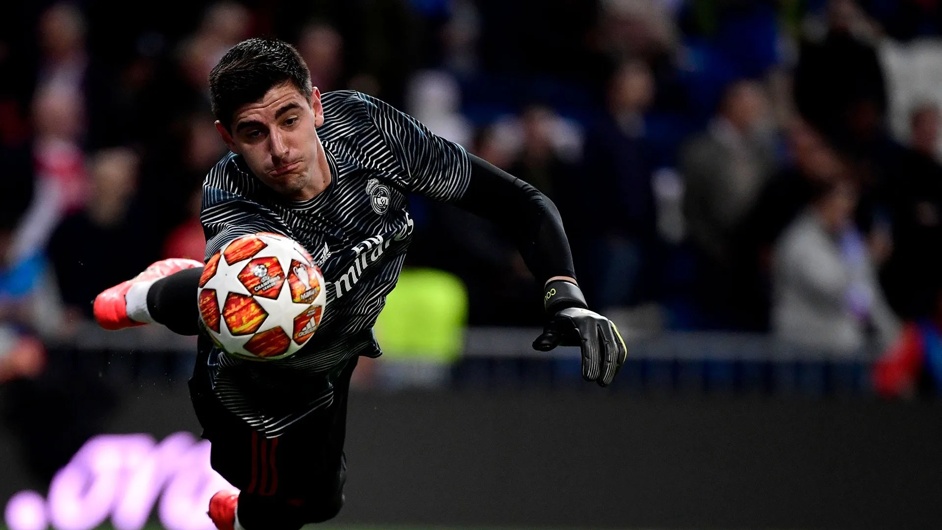 Courtois i nënshtrohet operacionit, reagon klubi i Realit
