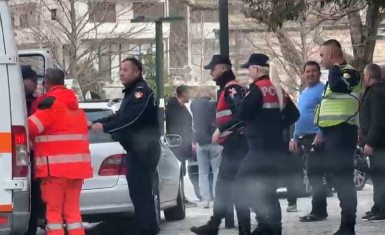 LAJM I FUNDIT! Sherr mes taksixhinjve në Vlorë për pasagjerë, disa të plagosur