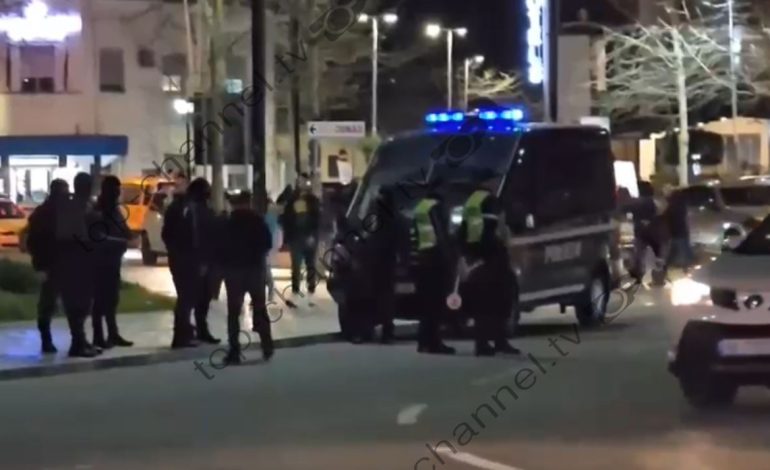 VIDEO/ Blindohet Vlora! FNSH ‘skanon’ makinat luksoze me xhama të zinj! Dyshohet për…