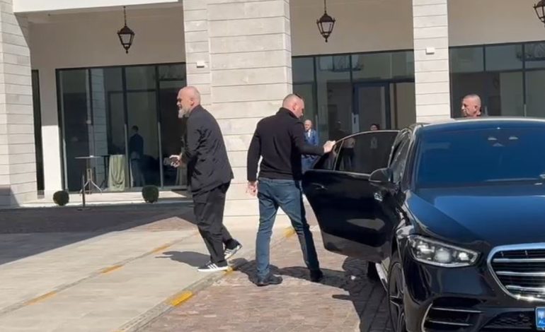 Mblidhet sot në Durrës Asambleja Kombëtare e PS-së, mbërrin kryeministri Rama