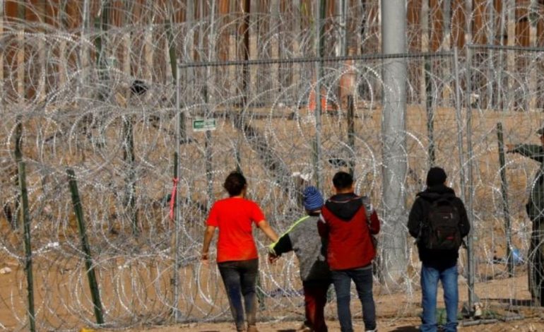 Arrestim dhe burgosje, pezullohet zbatimi i ligjit për emigrantët në Teksas