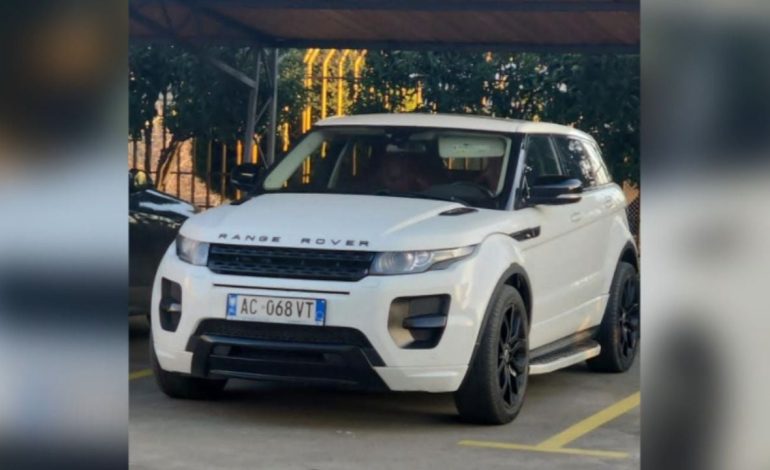 Vidhet makina “Range Rover” e sapoblerë në Durrës, pronari ofron shpërblim kujtdo që ka informacion