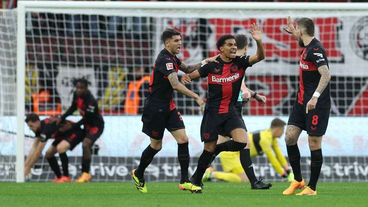 VIDEO/ Leverkusen nuk njeh disfatë, shmang humbjen në fund