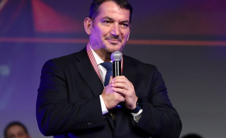 “Në Greqi më shajnë dhe bullizojnë nga mëngjesi në darkë”, kandidati për eurodeputet Pirro Dhima: S’jam shqiptar por kam vëllezër shqiptarë