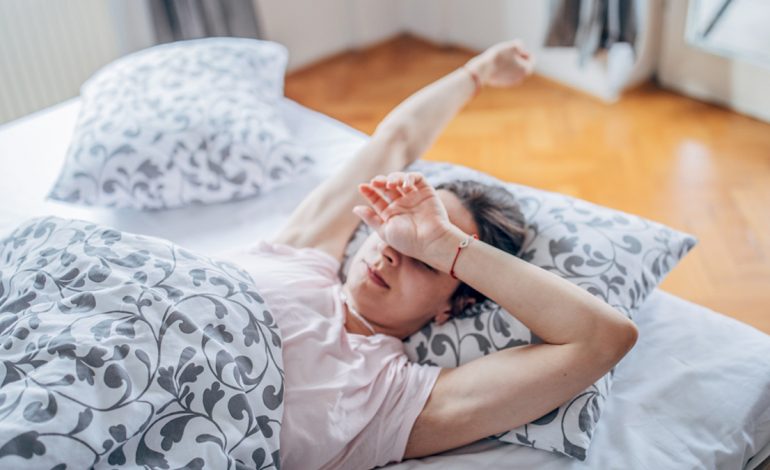 Si të Flini për të Shamngur Dhimbjet e Trupit