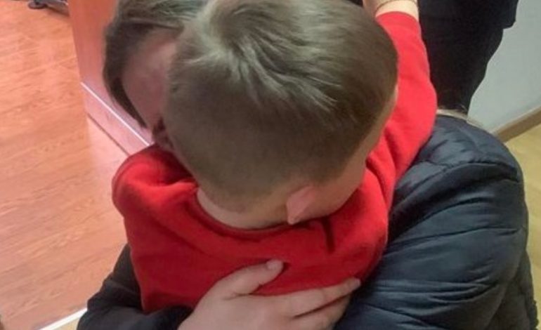 “Nusja u kthye te familja, kisha frikë se…”, flet gjyshja që rrëmbeu 3-vjeçarin, tregon ku fshihej: E vendosëm bashkë me burrin