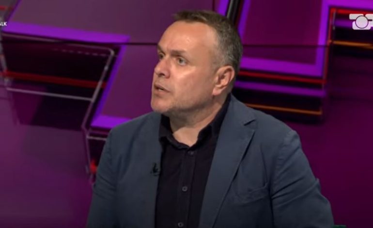 Eksperti i kriminalistikës tregon aplikacionin që “spiunon” policët rrugorë: Zbulon ku ndodhen radarët dhe patrullat në gjithë Shqipërinë dhe…  