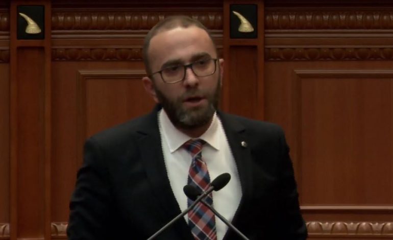 “Dëgjova pse nuk lirohen protestuesit”, Bardhi për Amnistinë Penale: I përdorën si mish për top dhe i lanë rrugëve, as që e dinë pse janë dënuar