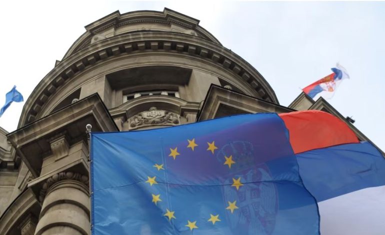 Merret vendimi, BE-ja zyrtarisht kushtëzon integrimin e Serbisë me normalizimin e raporteve me Kosovën