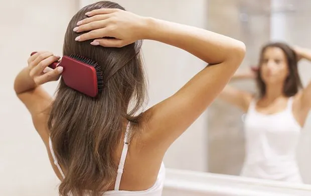 Sa shpesh duhet të pastrohet krehëri i flokëve?