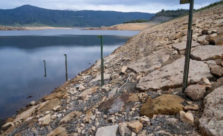 Ky qytet në Amerikën Latine ka filluar racionimin e ujit për 9 milion njerëz! Plasin memet me “The Simpsons”