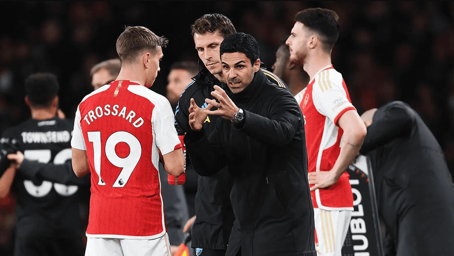 Arsenal rrëmben kreun, Arteta: Titulli? Nuk është në dorën tonë (VIDEO)