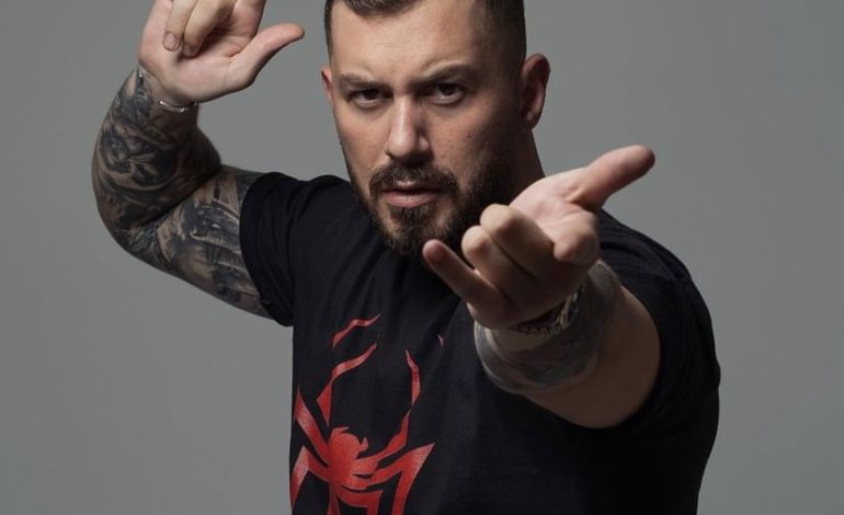 Vesa për Romeon/Isha aty për ta larguar nga njerzit që e dobësojnë