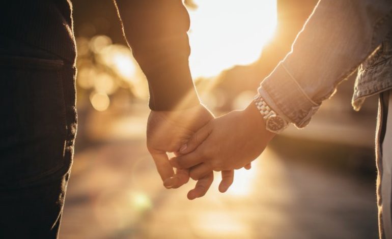 7 arsye pse dashuria është e rëndësishme për qeniet njerëzore