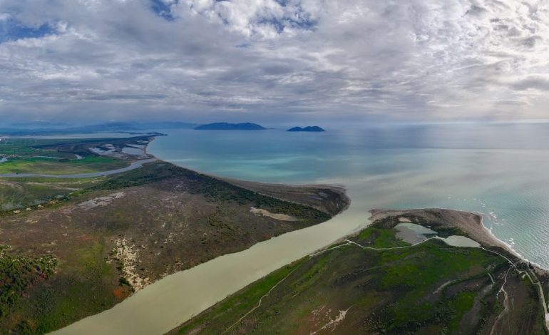 Planet e qeverisë për resorte në deltën e Vjosës krijojnë shqetësime mjedisore