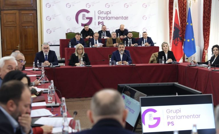 Nga interpelanca me Ministrin e Mbrojtjes te ndryshimi i ligjit për prefektin, Çuçi mbledh Grupin Parlamentar të PS