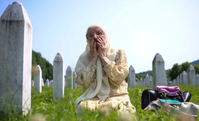 “Masakra e Srebrenicës mund të njihet si gjenocid nga Kombet e Bashkuara”, analiza e REL: Nxiti reagime të furishme në Serbi dhe Republikën Sërpska