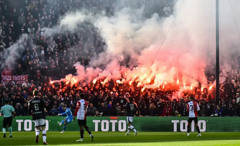 Finalja e Kupës në Holandë, arbitri detyrohet të ndërpresë dy herë ndeshjen (FOTO)