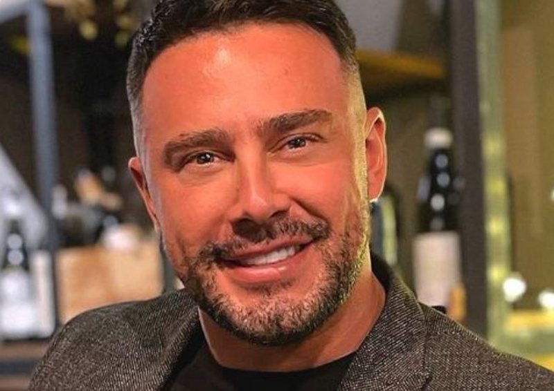 Roberti në “Ferma VIP”, jashtë shtëpisë “jep” koncerte me Xhensilën