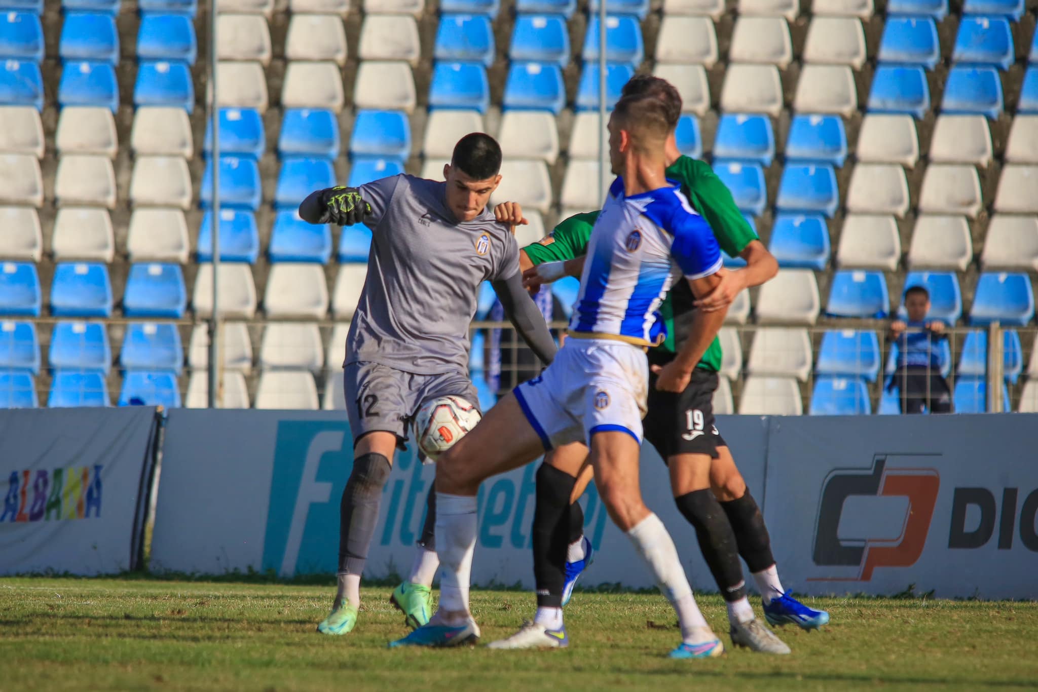 Leon Kozi humb përballjen me Kukësin, portieri do të mungojë për shkak kartonësh