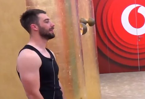 Kushëria e Romeos përshëndet Meritonin? Banori: Moj kushërirë!