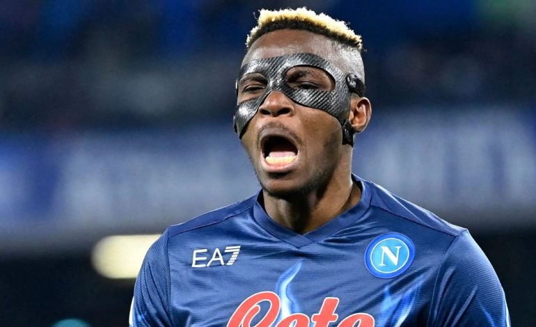 Osimhen bën gati “valixhet”, nuk bën pjesë në planet e Napolit, ku do të transferohet nigeriani?