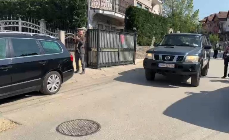 Shpërthim me granatë dore në Prishtinë, dëmtohen 6 makina! Ja çfarë raportohet